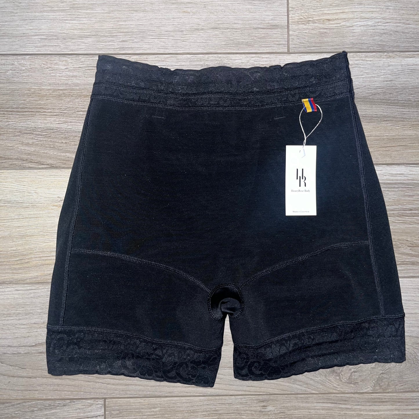 Short taille basse remonte fesse
