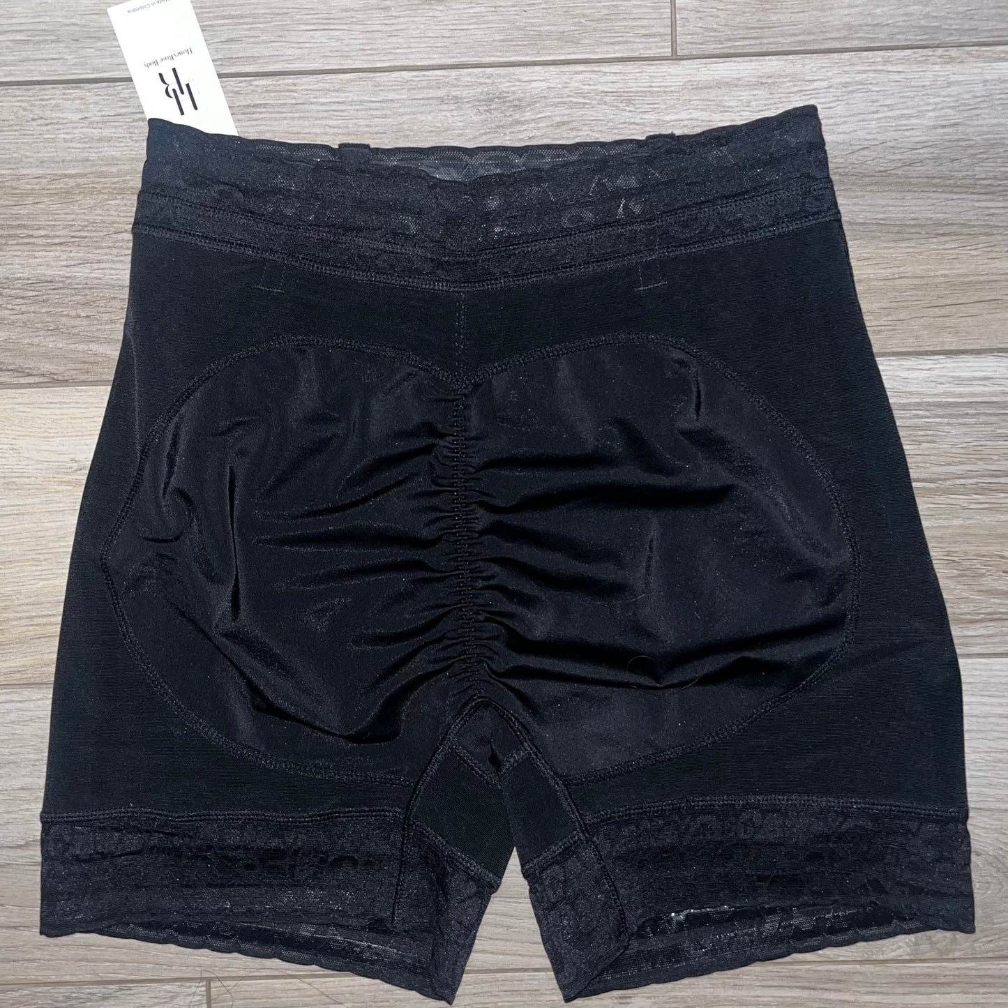 Short taille basse remonte fesse